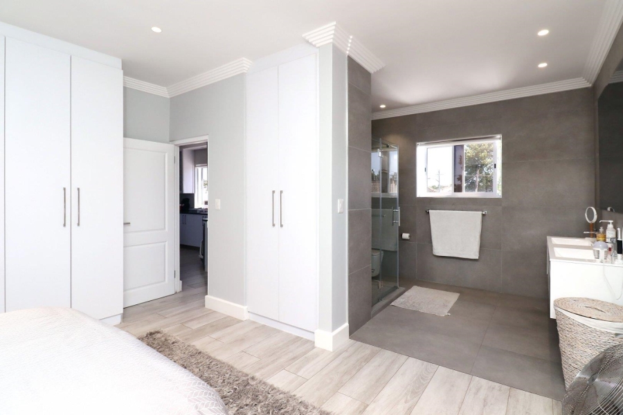 2 Bedroom Property for Sale in Oakdale Western Cape
